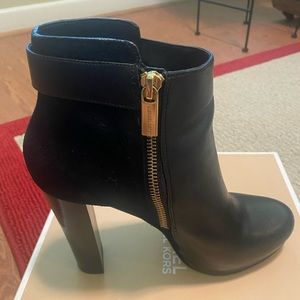 MICHEAL KORS REAL LEATHER AND SUEDE PLATFORM BOOTIE!!! Womens 8.5